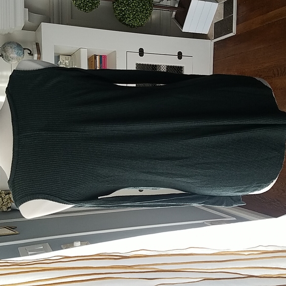 Cold Shoulder Hunter Green Forever 21 Ribbed Tunic Top - Picture 2 of 2